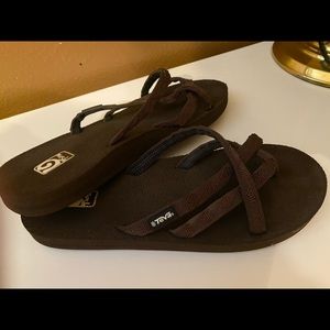 Teva—Olowahu—size 9–flip flops